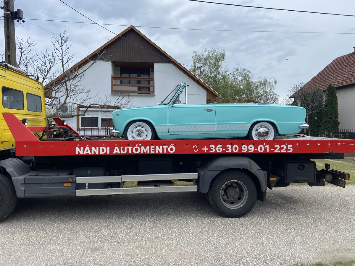 Türkiz Lada kabrió Nándi trélerén